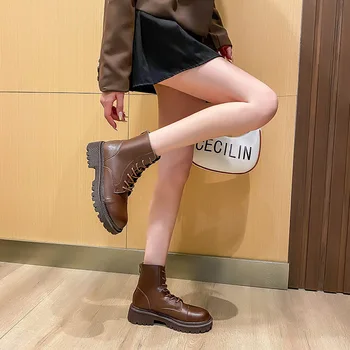 2022 godine, Novi trendi kratke kožne cipele u britanskom stilu s debelim potplatima od uvezivanje ženske jesensko-zimske ili univerzalne prozračne čizme 2